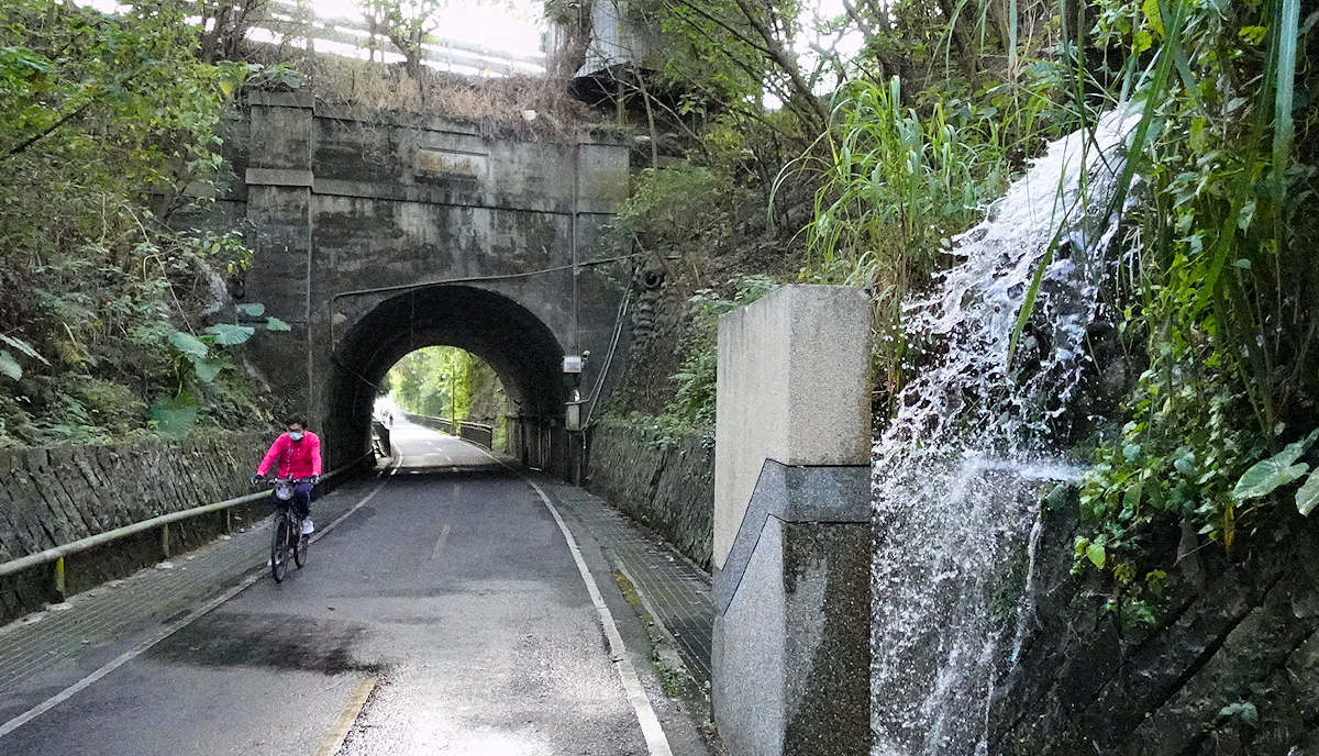 The Tunnel to DongShi