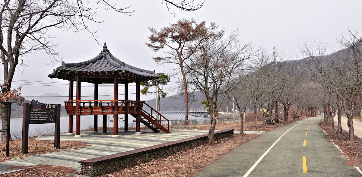 Traditional Korean Pagoda for a rest with a view on the Namhan river