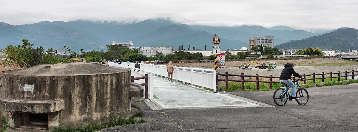 Taidong Bicycle Bridge over the TaiPing River